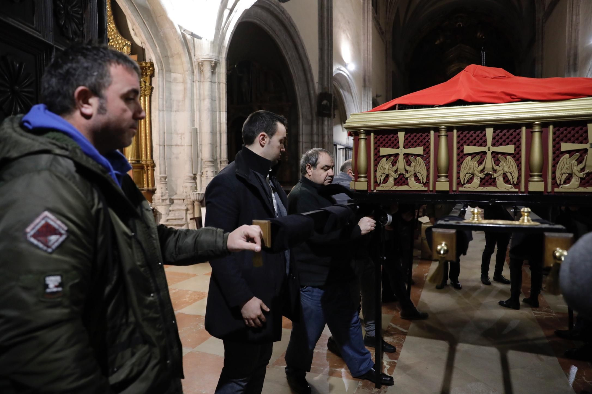EN IMÁGENES: La Hermandad y Cofradía de Nuestro Padre Jesús Nazareno de Oviedo ya se prepara para la Semana Santa