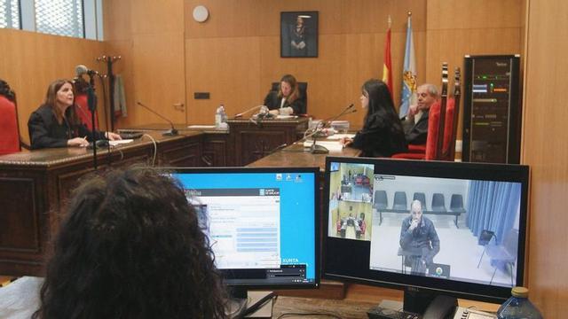 El encausado compareció en el juicio por videoconferencia desde prisión.