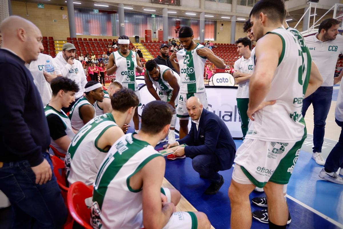 Un tiempo muerto del Coto Córdoba en la pasada temporada.