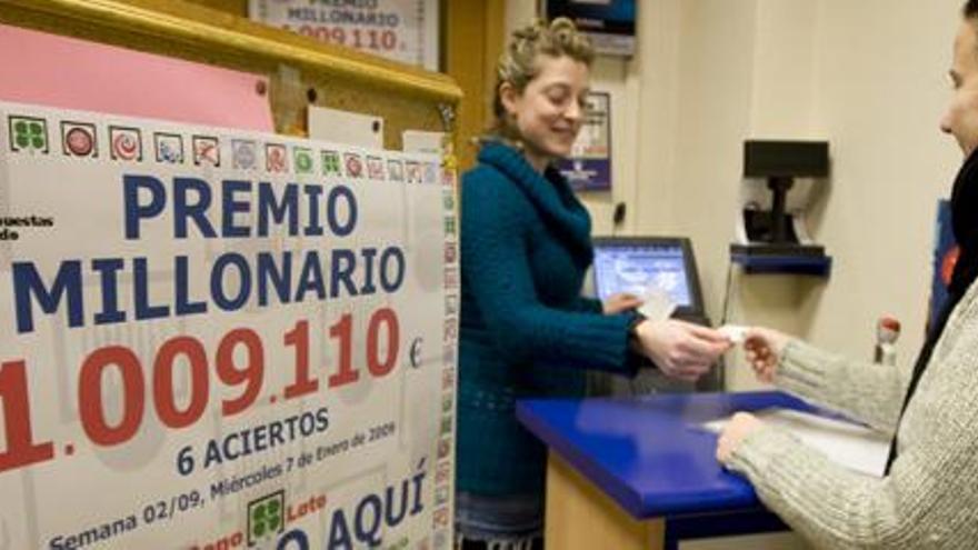 Administración de lotería de Santa Ana donde un afortunado selló un boleto de la bonoloto premiado con un millón de euros.