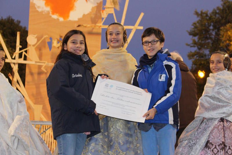 Entrega de los certificados de la Unesco a las Fallas infantiles