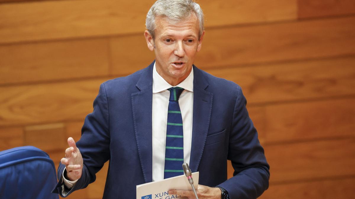 El presidente de la Xunta, Alfonso Rueda, durante la sesión de control de este miércoles.