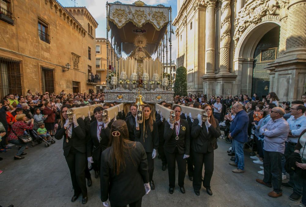 Miles de personas salen a la calle para ver procesionar a seis cofradías