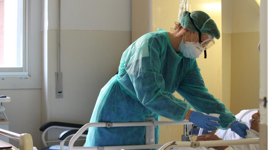 Set de cada deu infermeres han estat agredides durant la pandèmia