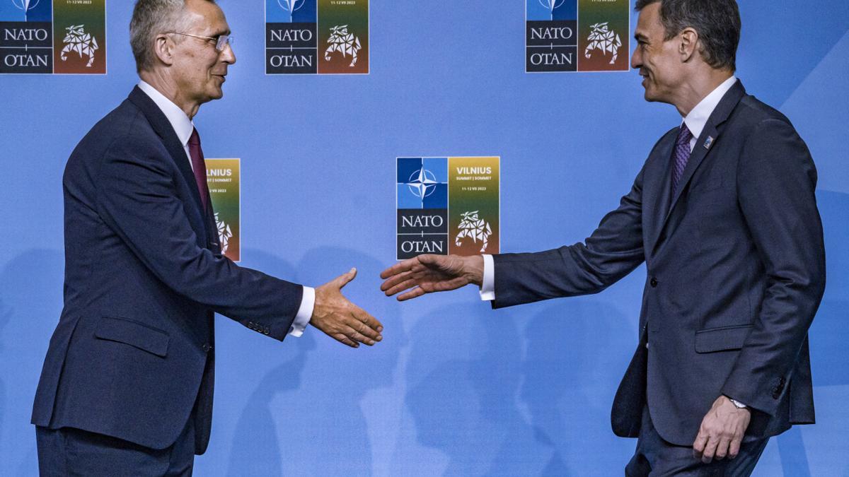 Pedro Sanchez con Jens Stoltenberg en la cumbre OTAN