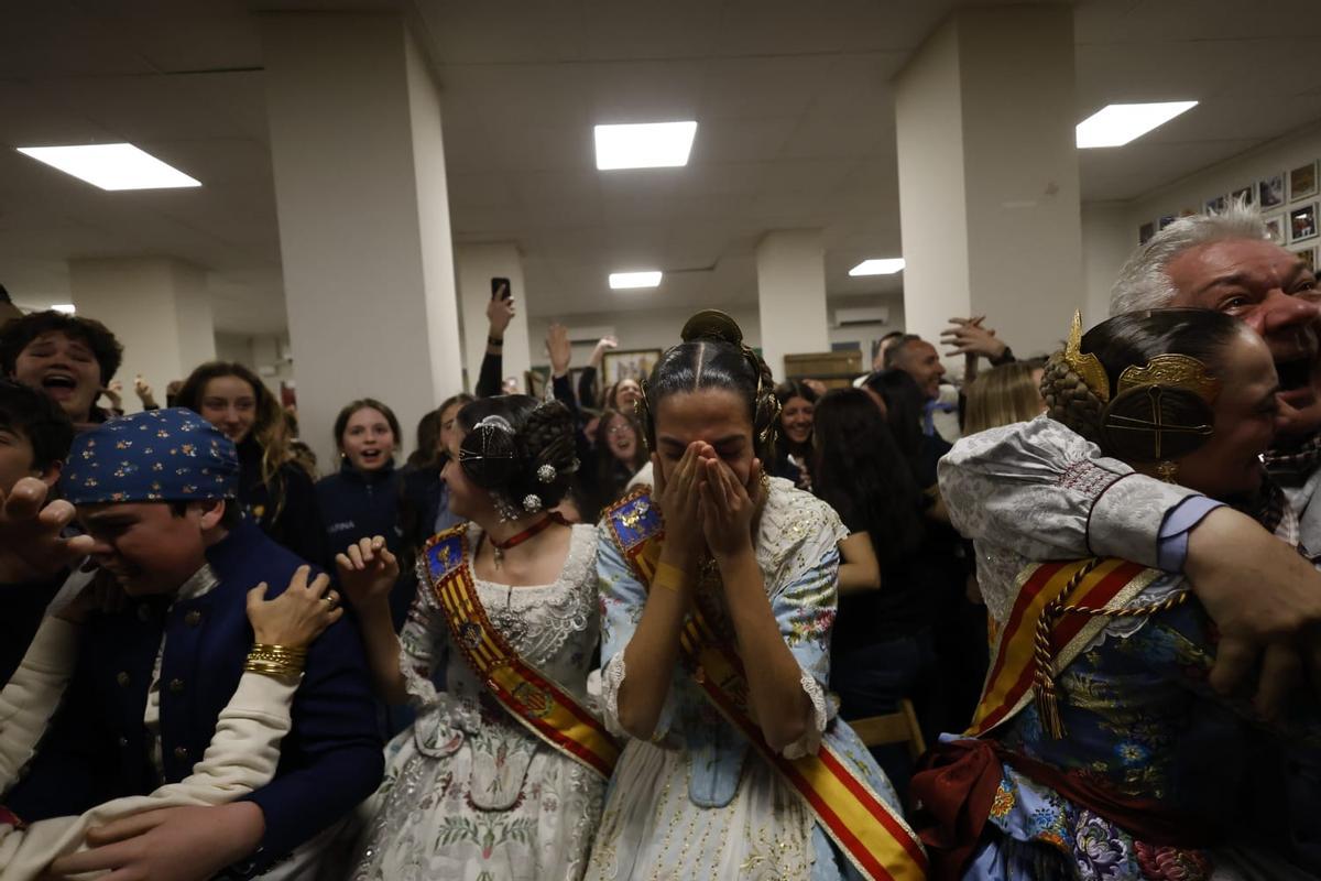 Celebración en el casal de Espartero al conocer el Primer Premio Infantil de Fallas 2026