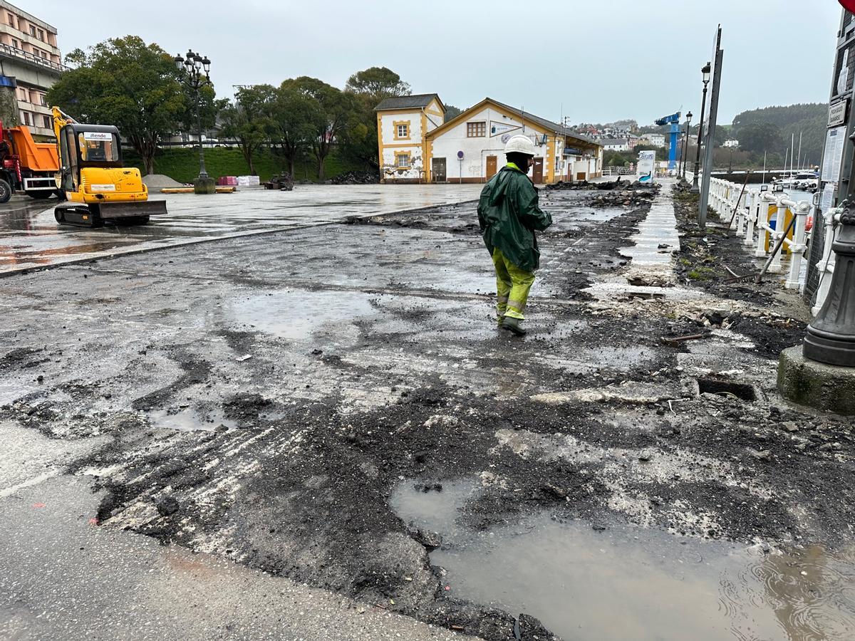 Obras en el centro de la dársena.