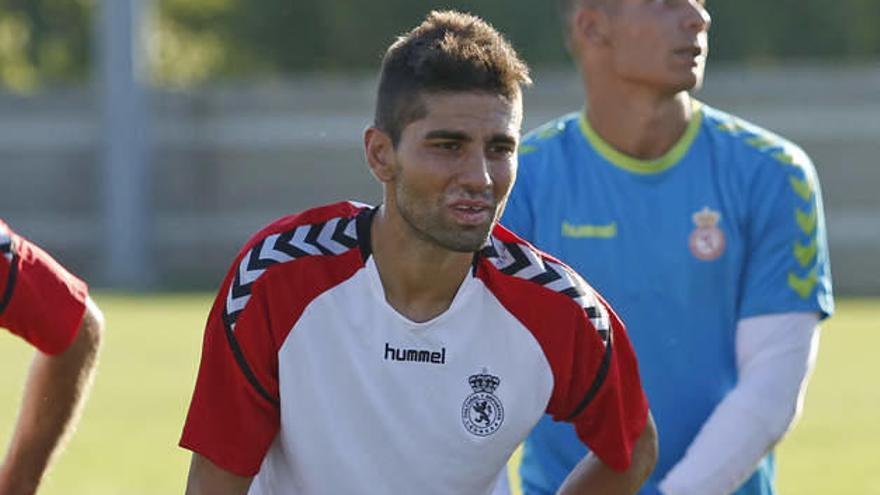 Manu Rodríguez, durante un entrenamiento con la Cultural Leonesa