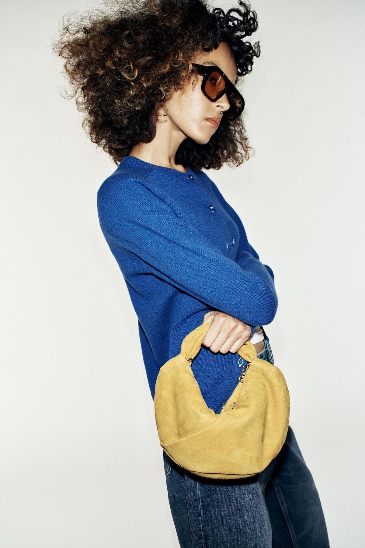 Bolso de mano con fruncidos de piel