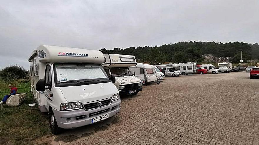 Autocaravanas estacionadas en el entorno de Udra.