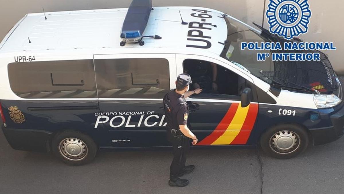 Un furgón de Policía Nacional.