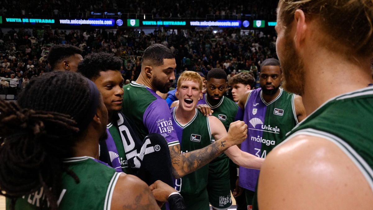 Los jugadores del Unicaja celebran la victoria sobre el Gran Canaria.