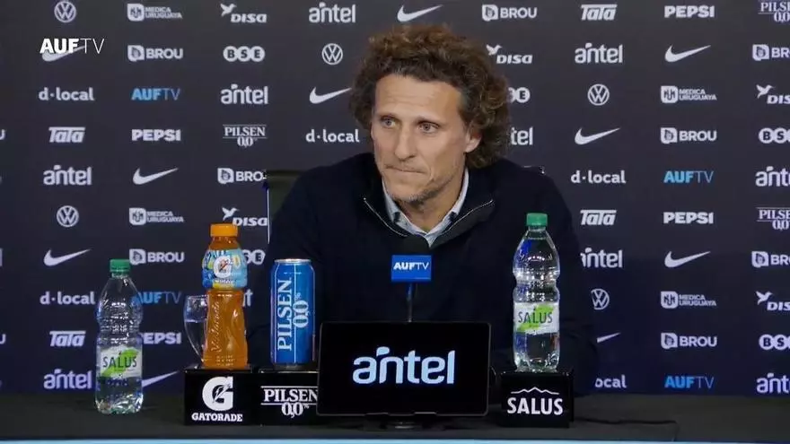 Forlán, sobre Bielsa: "Cada uno tiene su personalidad y su forma de ser"