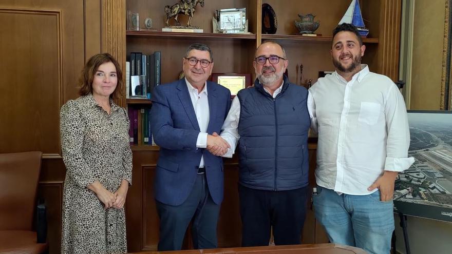 María José Roberto y Antonio Moreno Ferrer, junto a los representantes de Reyes Gutiérrez.