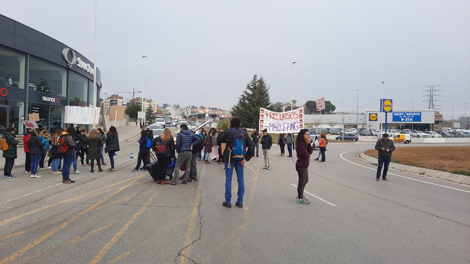 Talls de carretera a Manresa per la protesta de mestres i professors