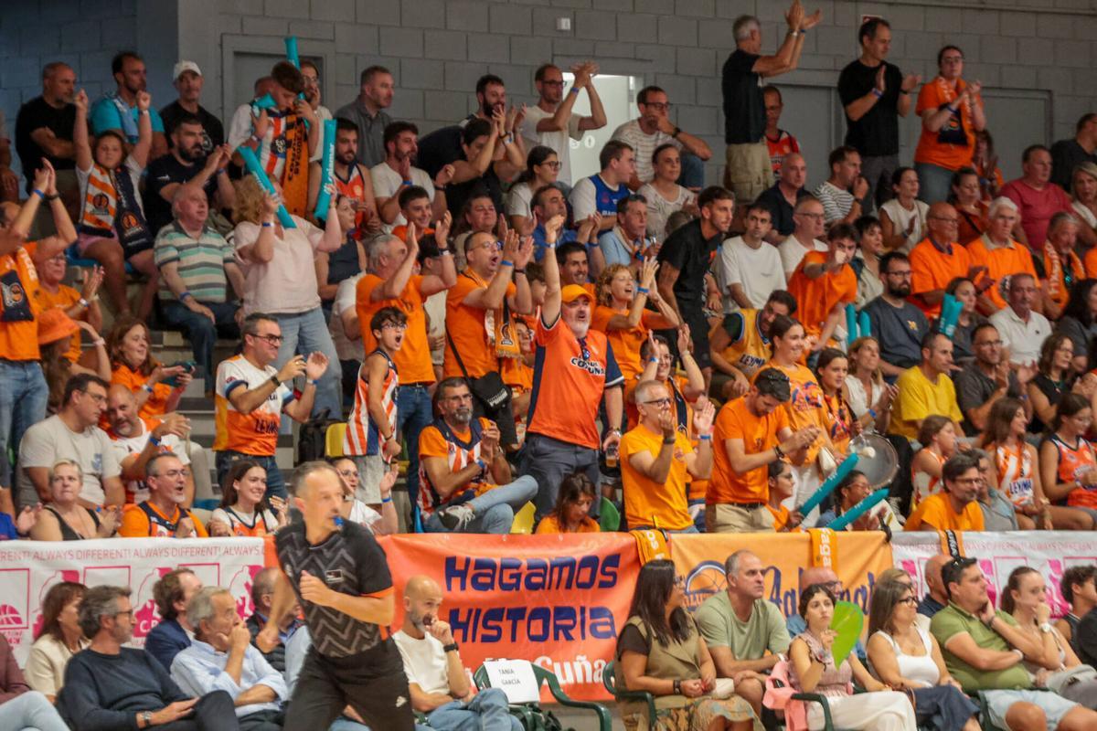 Vilagarcia partido de baloncesto torneo San Roque entre el Obradoiro y el Lerma Coruña pabellón Sara Gómez Fontecarmoa