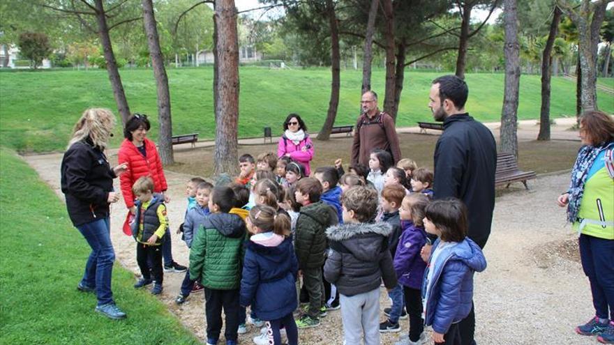 Los escolares visitan el parque de la Paz