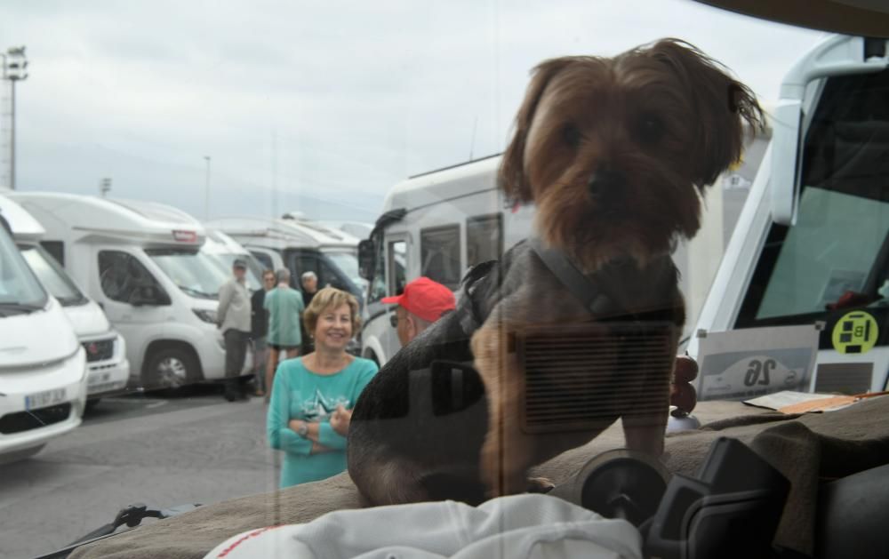 Los participantes de la Ruta de Autocaravanas Yakart parten de la Torre en una expedición que pasará por las cuatro provincias gallegas.