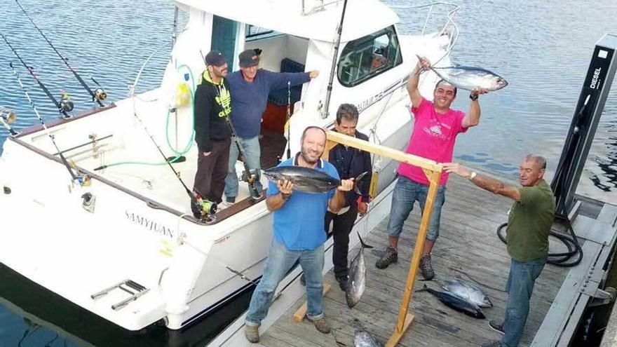 Participantes en el concurso de pesca de bonito de Ribadesella.