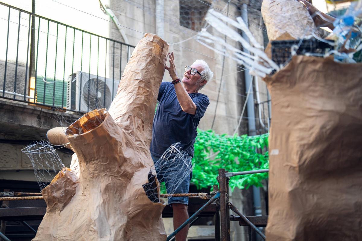 Gràcia prepara las calles para sus fiestas