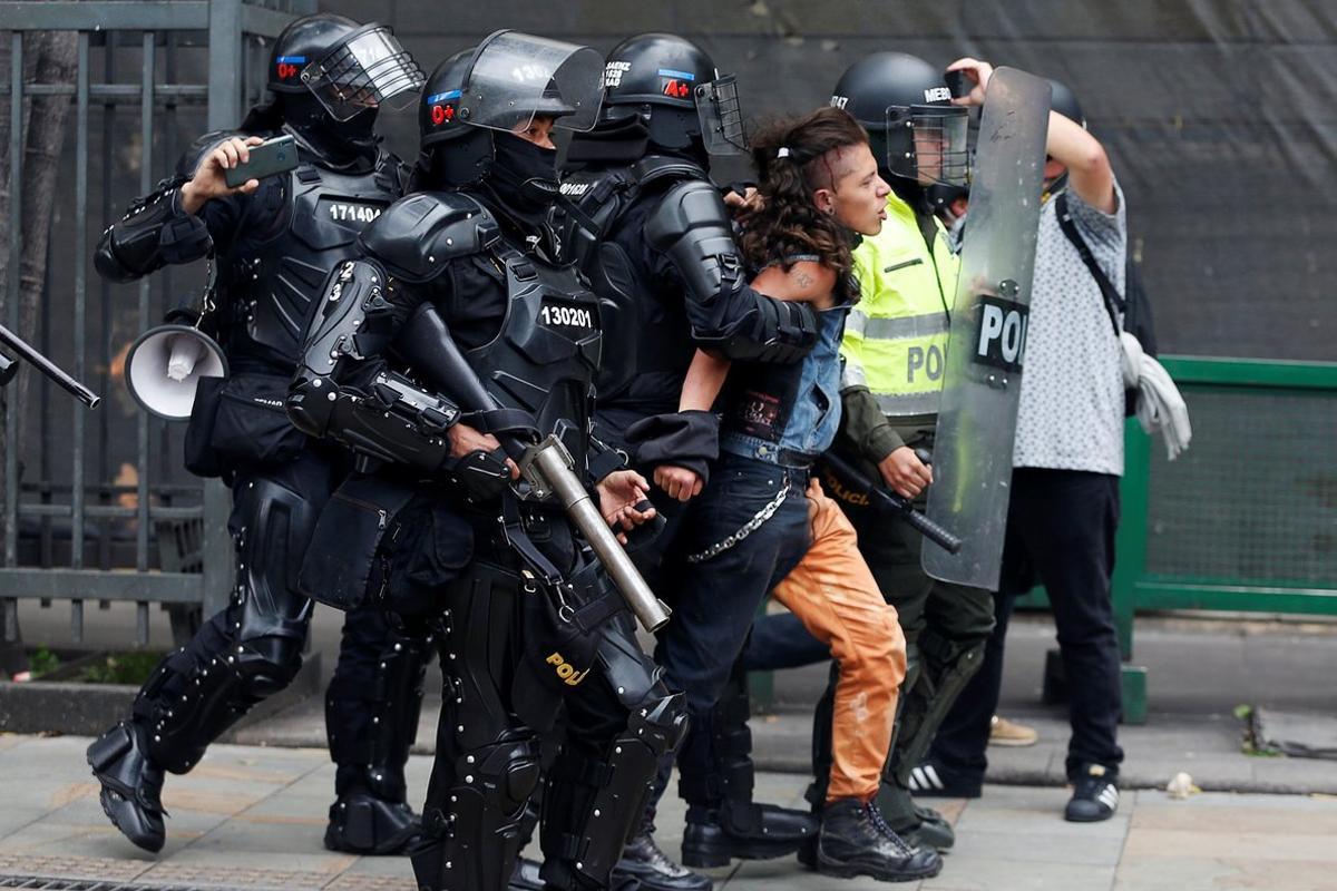 A man is arrested by the police during a protest for a national strike  in Bogota  Colombia April 25  2019  REUTERS Luisa Gonzalez