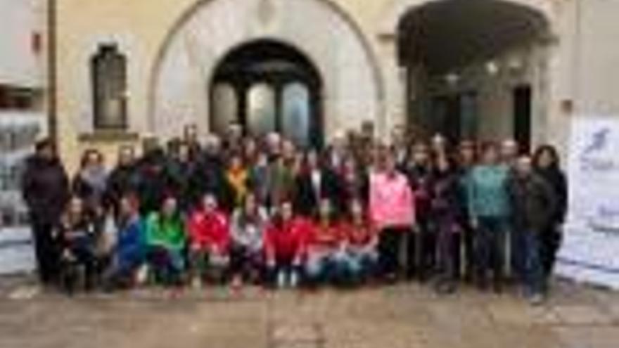 Esportistes, autoritats i representants dels clubs que participaran en la jornada.