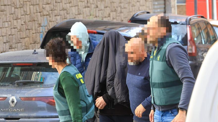 Registro del domicilio del detenido por amenazas a colegios de Valencia y supuesta pertenencia al grupo terrorista pedófilo 764