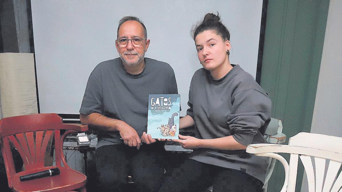 Juan Pérez ‘Juanarete’ y Nerea Díez, el martes en la presentación del tebeo.