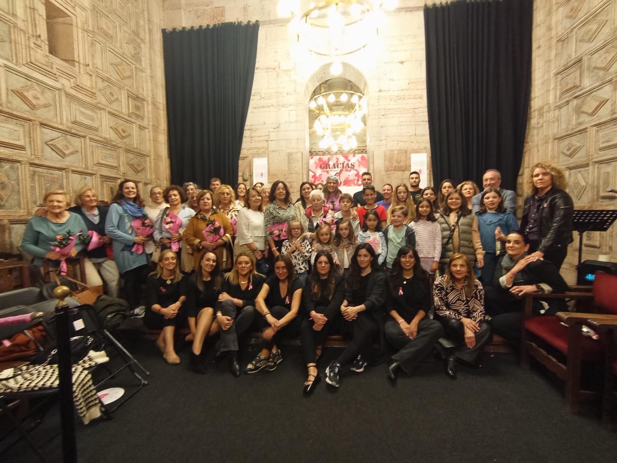 El desfile de moda solidario de Grado, en imágenes