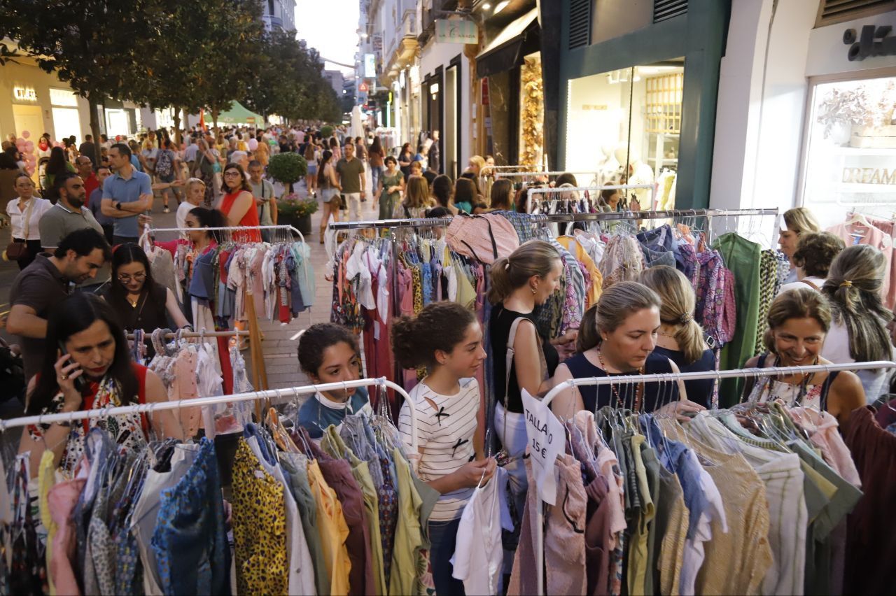 El centro de Córdoba se llena de ambiente en la Shopping Night 2025