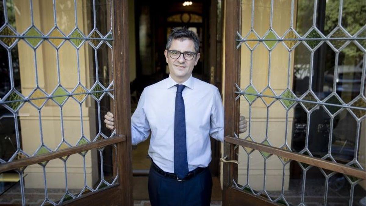 El ministro de la Presidencia, Relaciones con las Cortes y Memoria Democrática, Félix Bolaños, posa para EL PERIÓDICO en la sede de la Delegación del Gobierno en Catalunya, en Barcelona, este pasado 8 de julio de 2022.