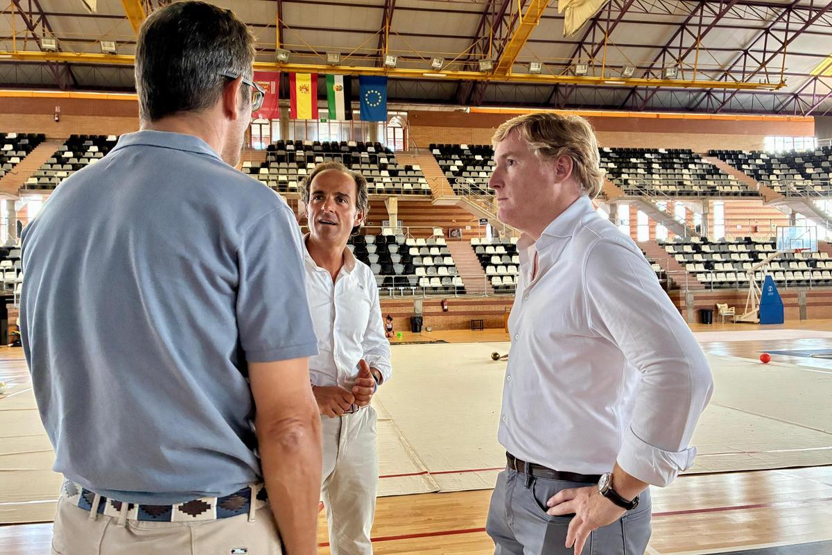 Ignacio Gragera y Juan Parejo visitan el Pabellón de La Granadilla.