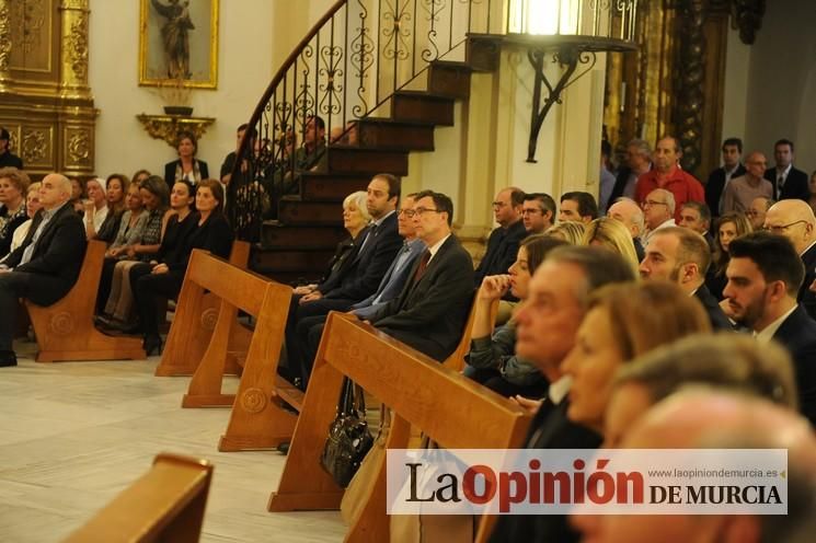 Numerosos murcianos arropan a la familia de Antonio González Barnés en su entierro