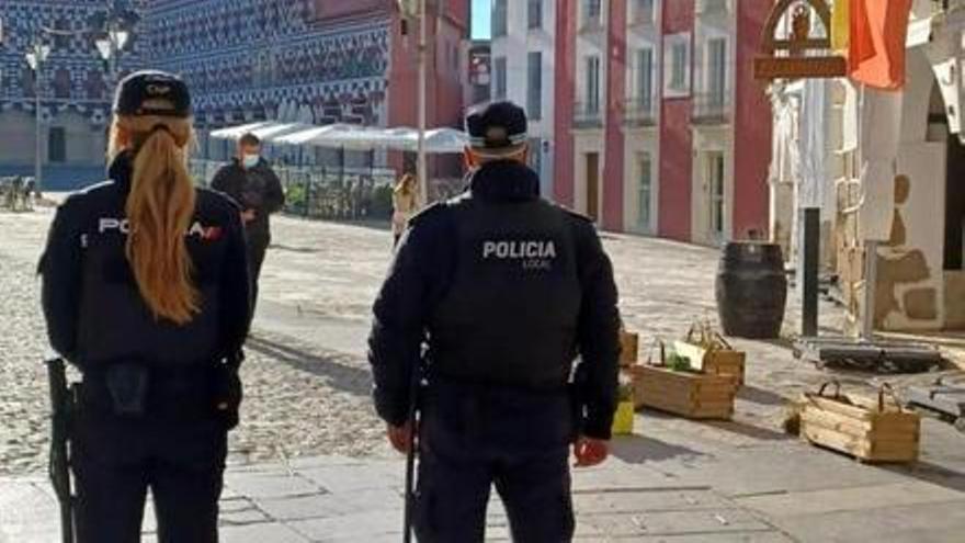 La Policía Local de Badajoz ya usa cepos en coches mal estacionados en el  Casco Antiguo - Badajoz - COPE