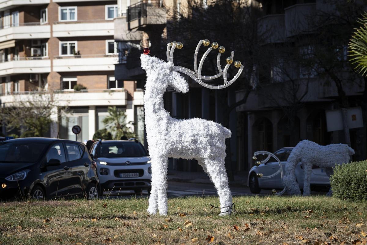 Els rens que ambientaran enguany la plaça de la Creu durant la campanya de Nadal
