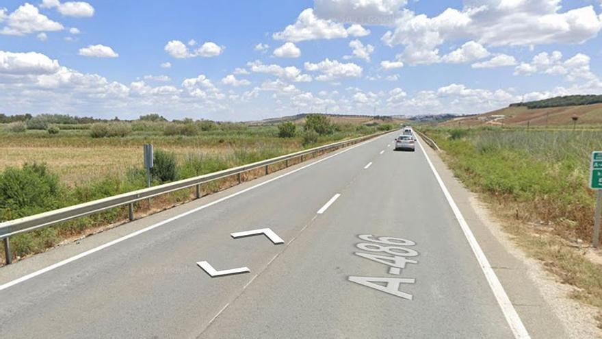 Lugar del accidente en la A-486 en Lucena del Puerto.