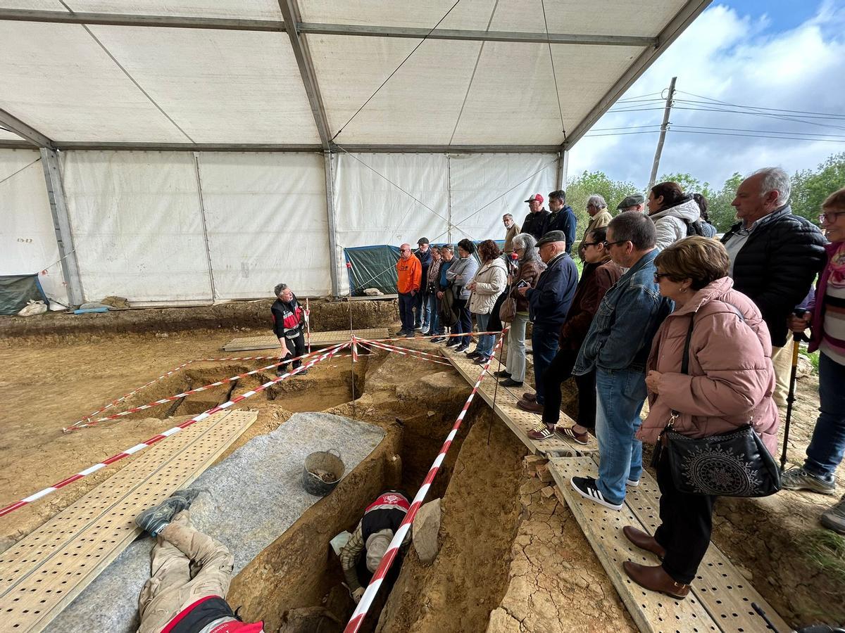 EN IMÁGENES: Así avanzan los trabajos de exhumación en la fosa común de La Lloba, en Castrillón