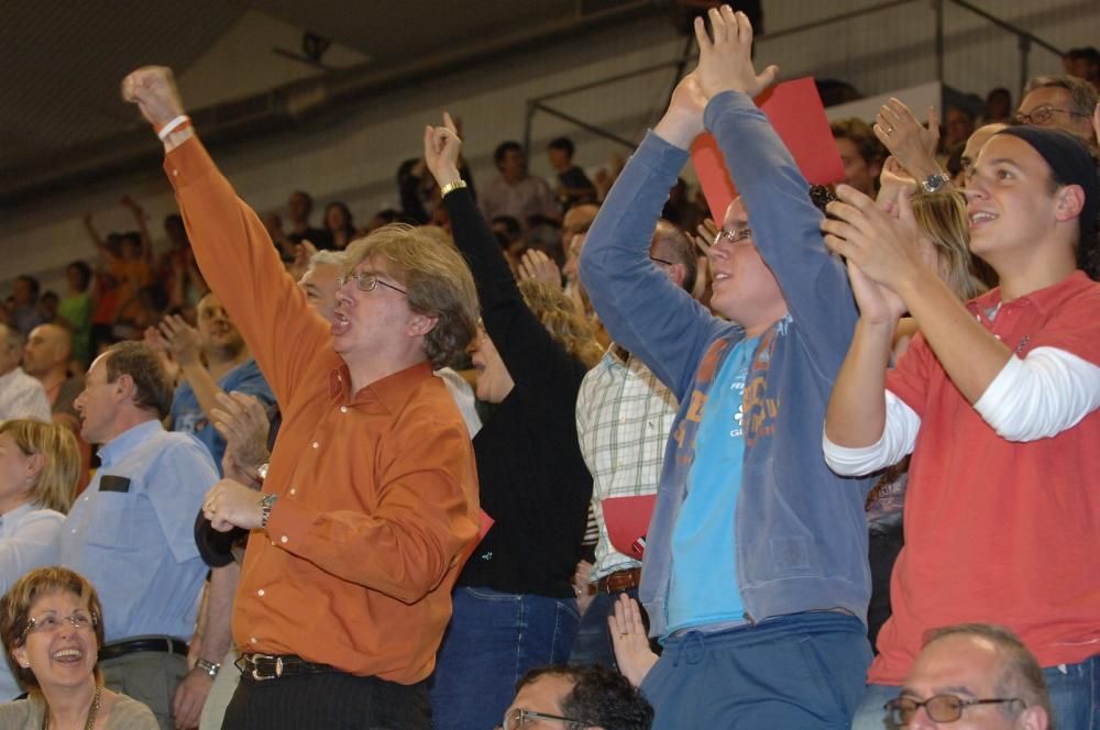 Fotos de la celebració de l'ascens a Huelva i del partit anterior al Nou Congost