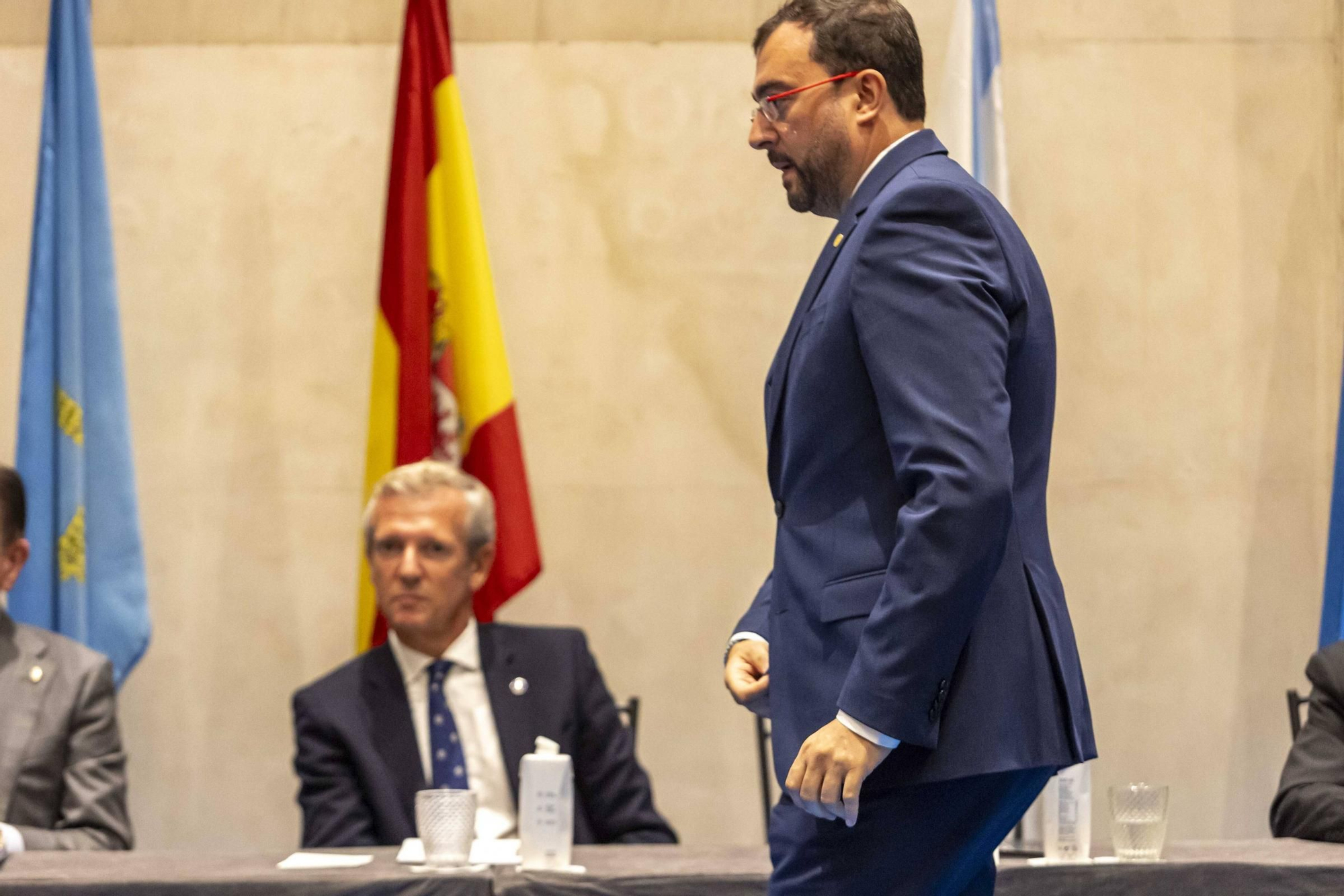 La Asociación Día de Galicia en Asturias entrega su medalla de oro a Adrián Barbón y Carmen Moriyón