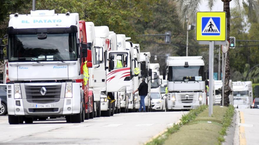 Transportistas autónomos y pymes se unen a los agricultores y convocarán un paro indefinido