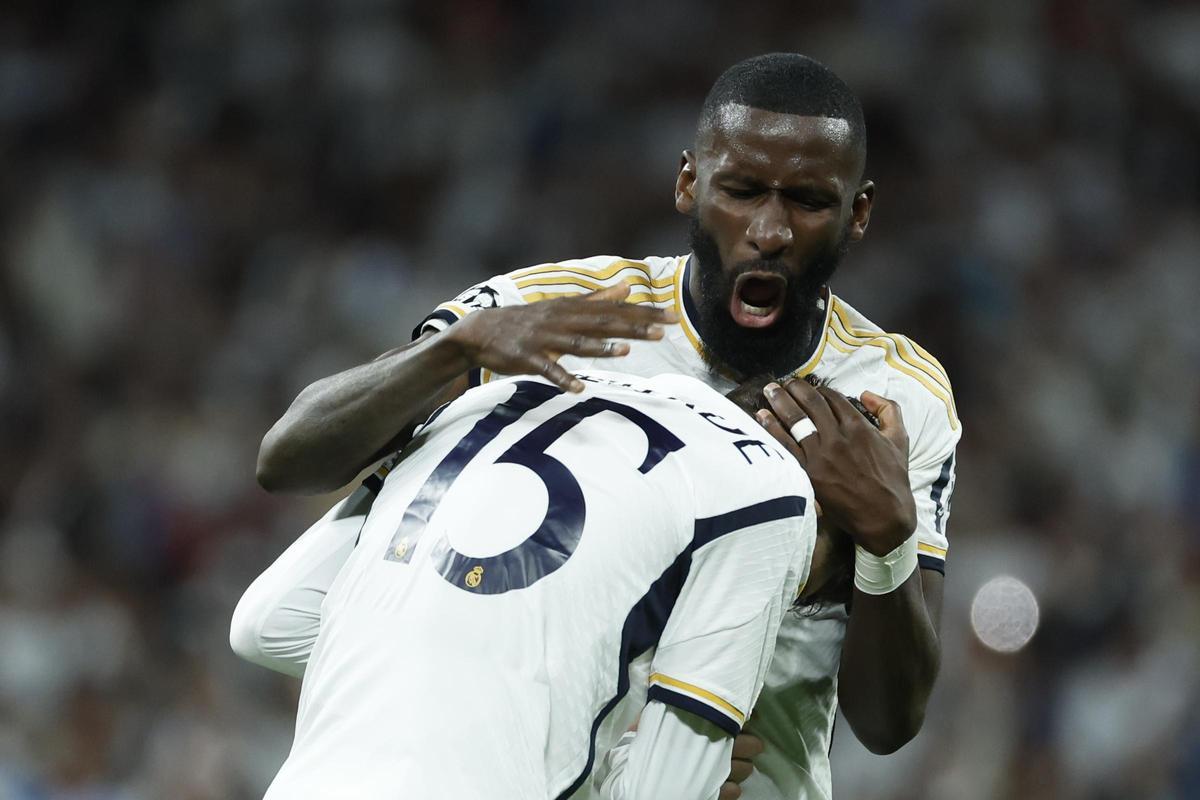 Antonio Rüdiger y Fede Valverde celebran el tercer gol del Real Madrid ante el Manchester City.