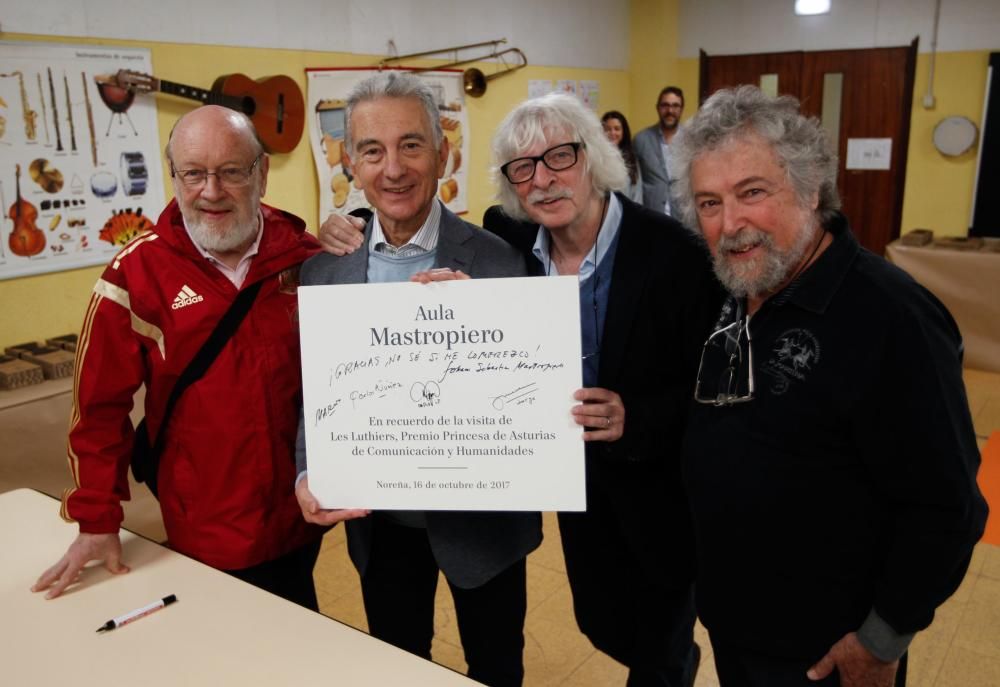 Les Luthiers visitan el colegio Condado de Noreña