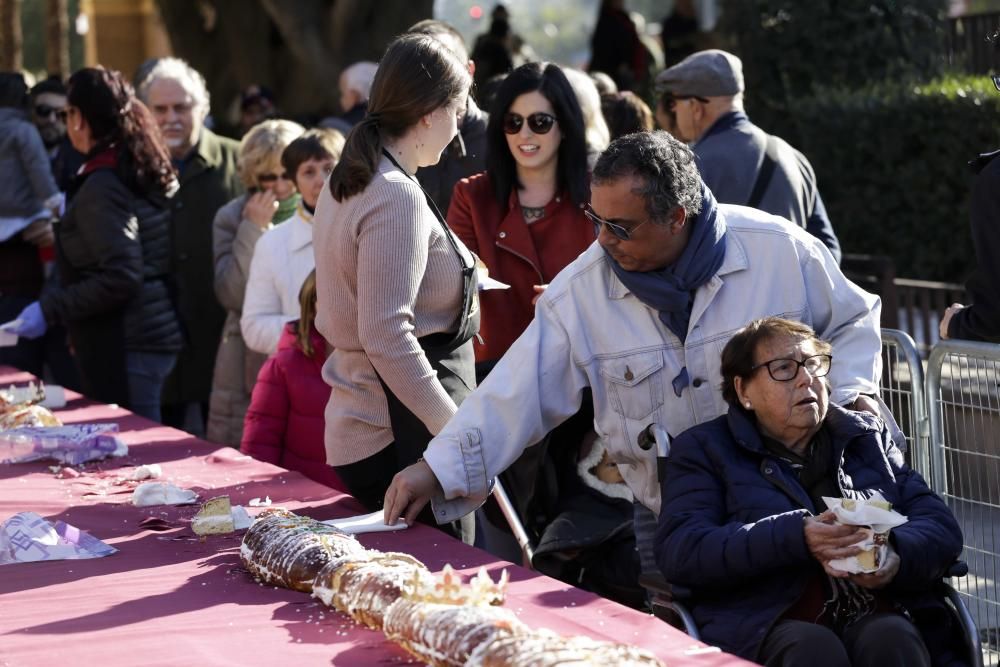 Los Reyes Magos llegan a Murcia repartiendo Roscón