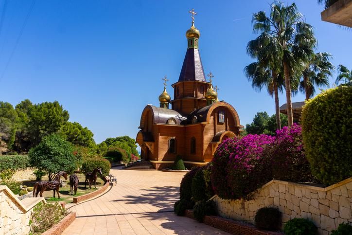 El templo del Arcángel Miguel es el primero de la Iglesia ortodoxa rusa construido en España.