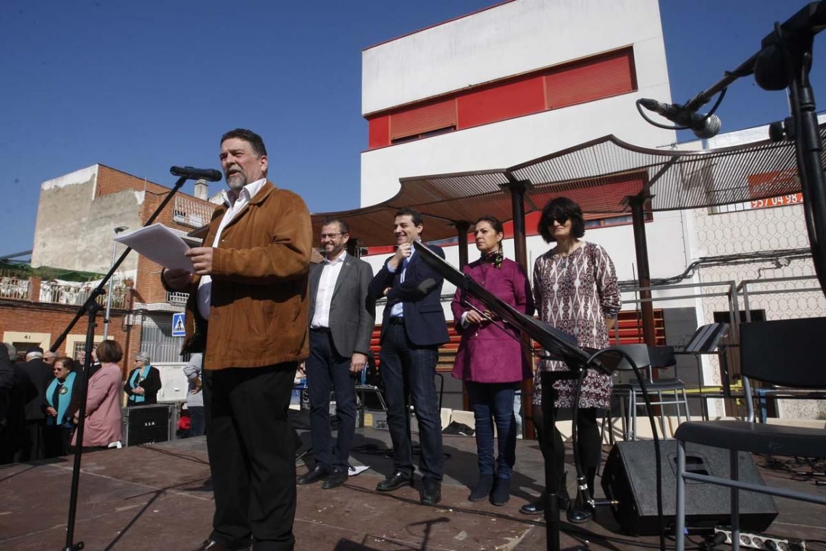 Valdeolleros inaugura la nueva 'plaza de los ovnis'
