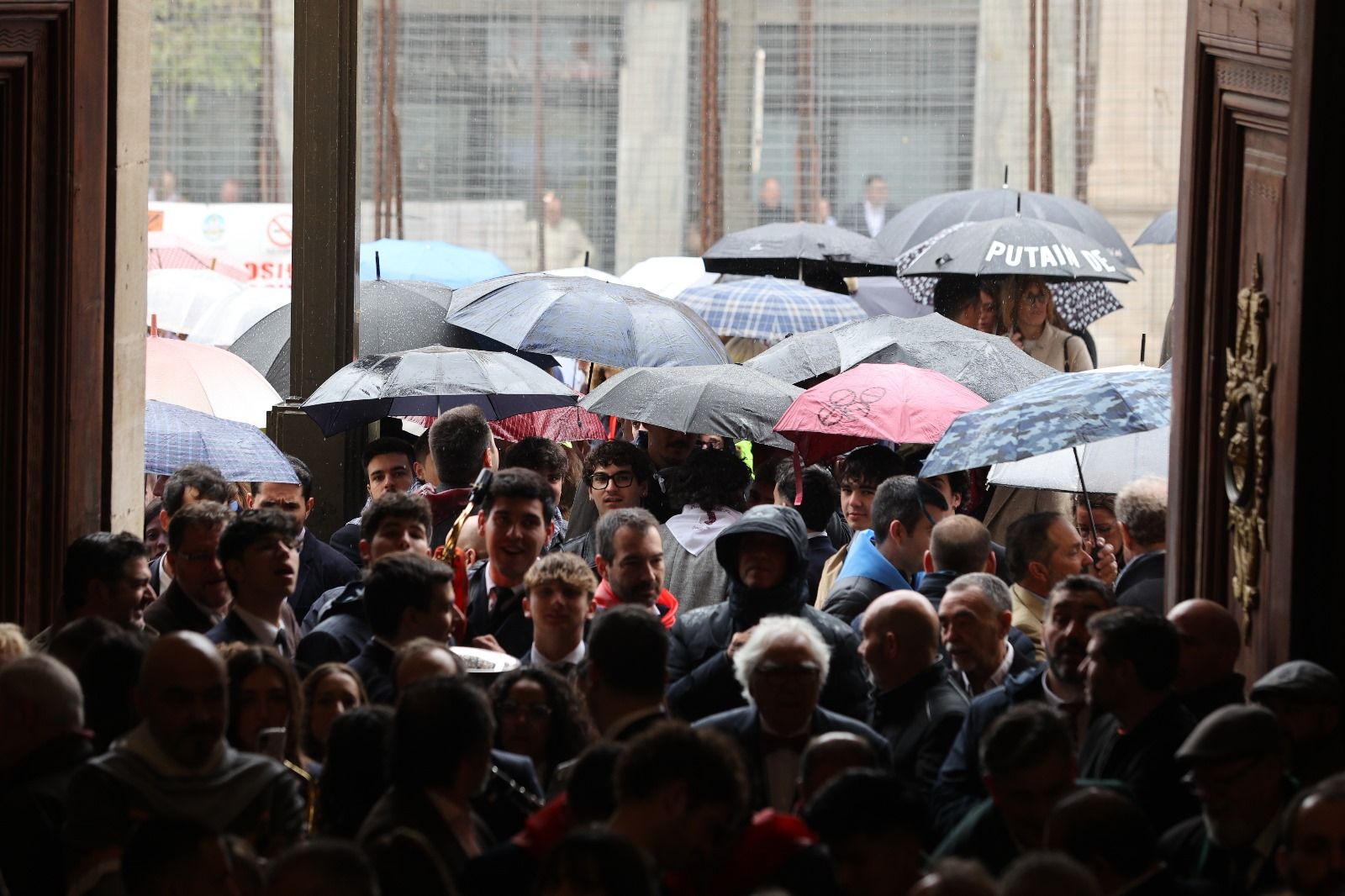 La lluvia obliga a suspender la procesión en Alcoy