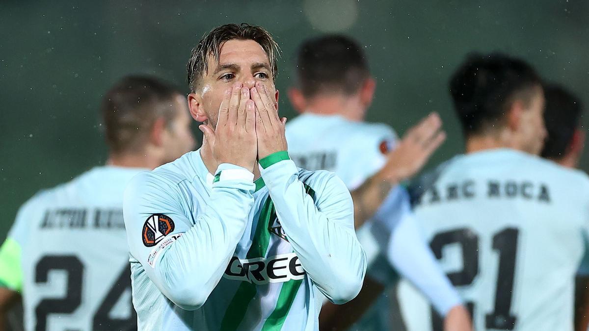 Giovani Lo Celso celebra tras marcar durante el partido de la fase de grupos de la UEFA Europa League entre el PFC Ludogorets Razgrad y el Real Betis Balompié, en Razgrad, Bulgaria.