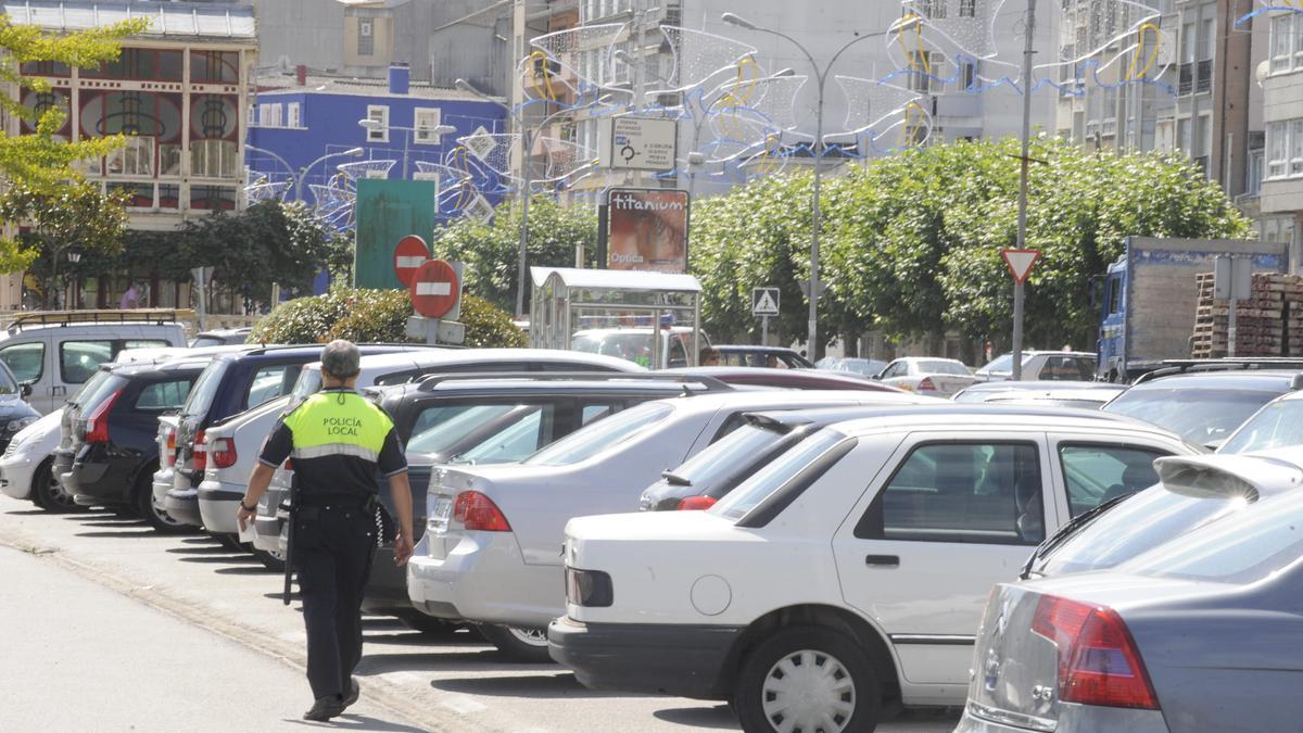 Un policía local en el centro de Sada