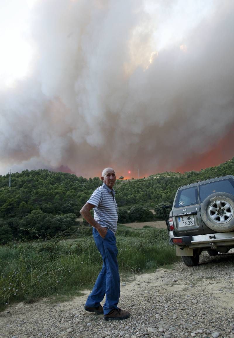 Fotogalería del incendio en el término de Luna en las Cinco Villas