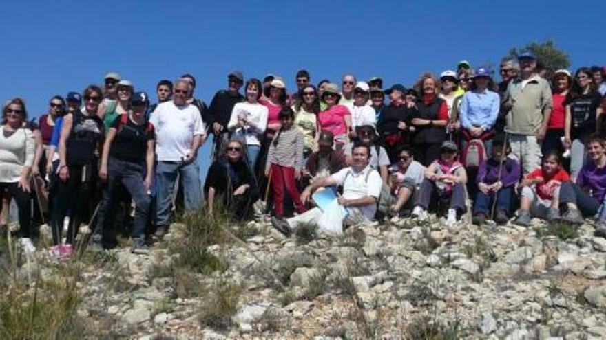 El grupo tras su llegada a lo alto de la sierra.